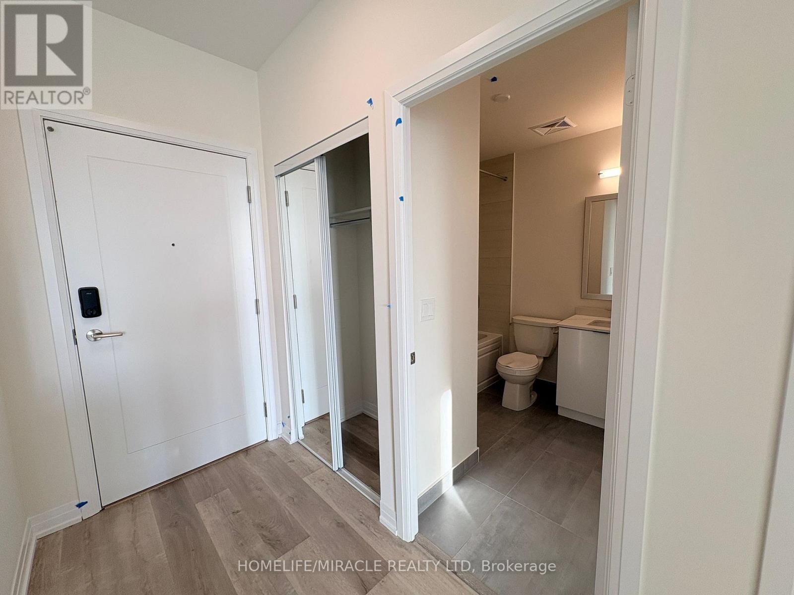 615 - 15 Watergarden Drive, Mississauga, Ontario  L5R 0H4 - Photo 4 - W12441886