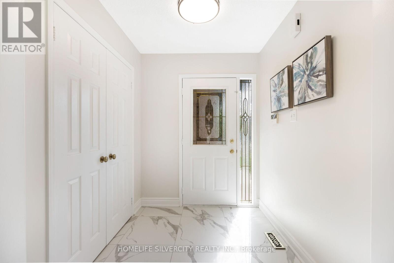 64 Clydesdale Circle, Brampton, Ontario  L6Y 3P9 - Photo 5 - W12441887