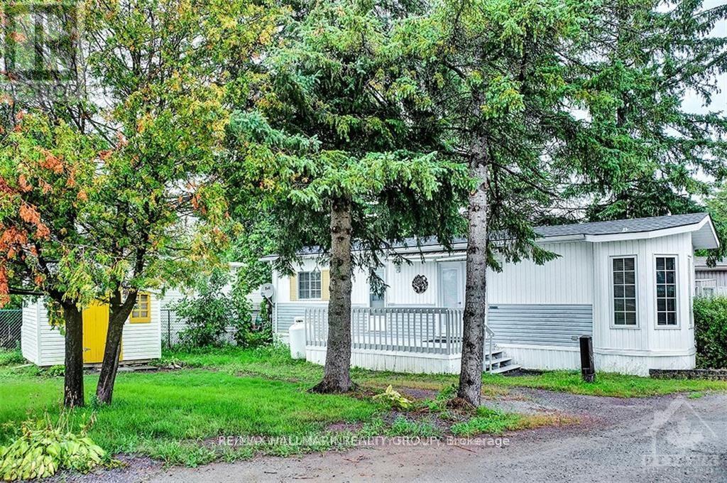 2 SPRING LAKE PRIVATE, ottawa, Ontario