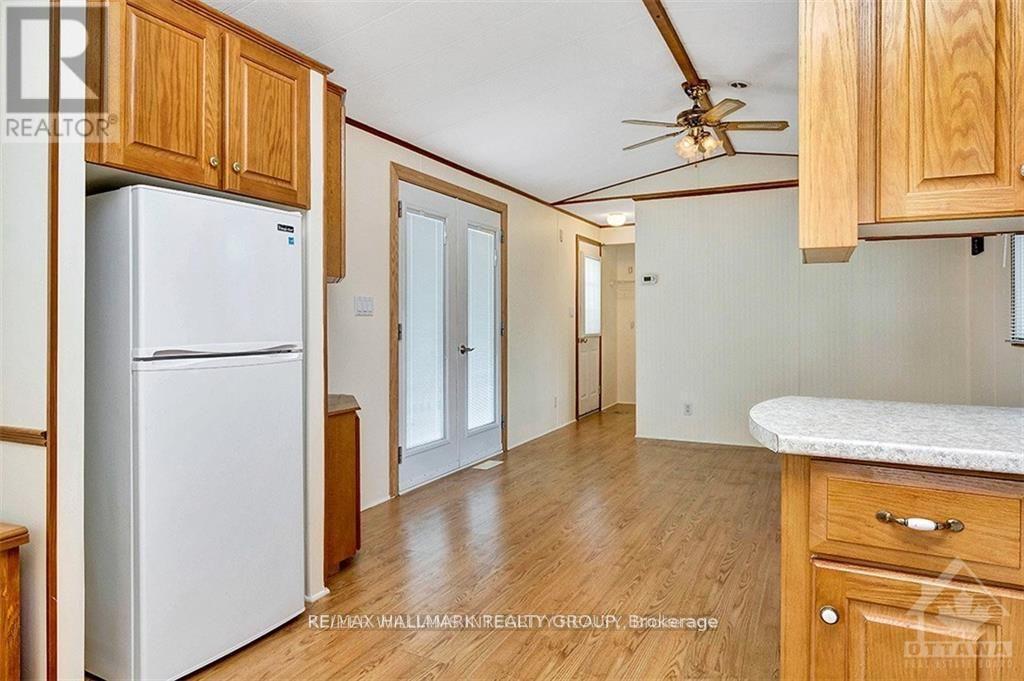 2 Spring Lake Private, Ottawa, Ontario  K0A 1B0 - Photo 11 - X12441894