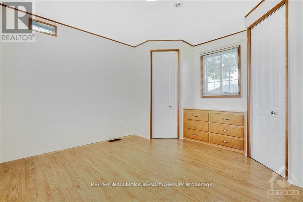 2 Spring Lake Private, Ottawa, Ontario  K0A 1B0 - Photo 12 - X12441894