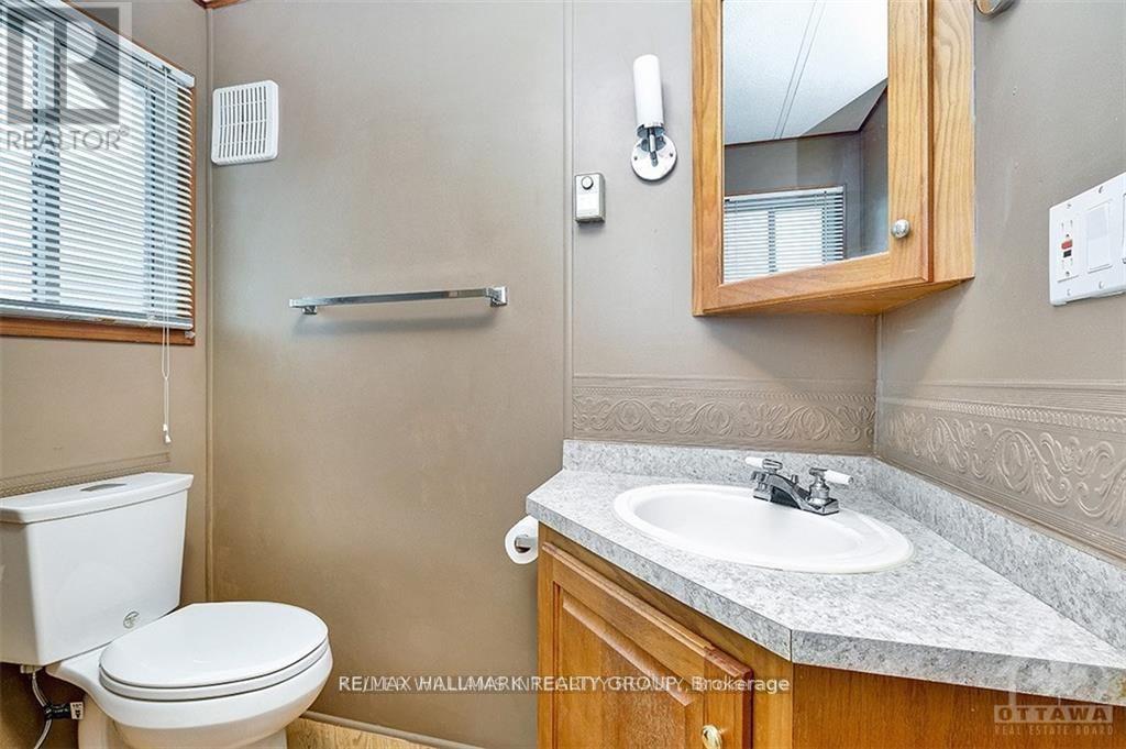 2 Spring Lake Private, Ottawa, Ontario  K0A 1B0 - Photo 14 - X12441894