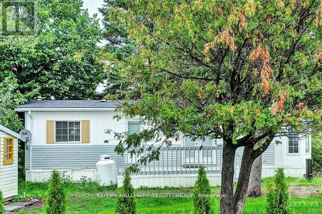 2 Spring Lake Private, Ottawa, Ontario  K0A 1B0 - Photo 2 - X12441894