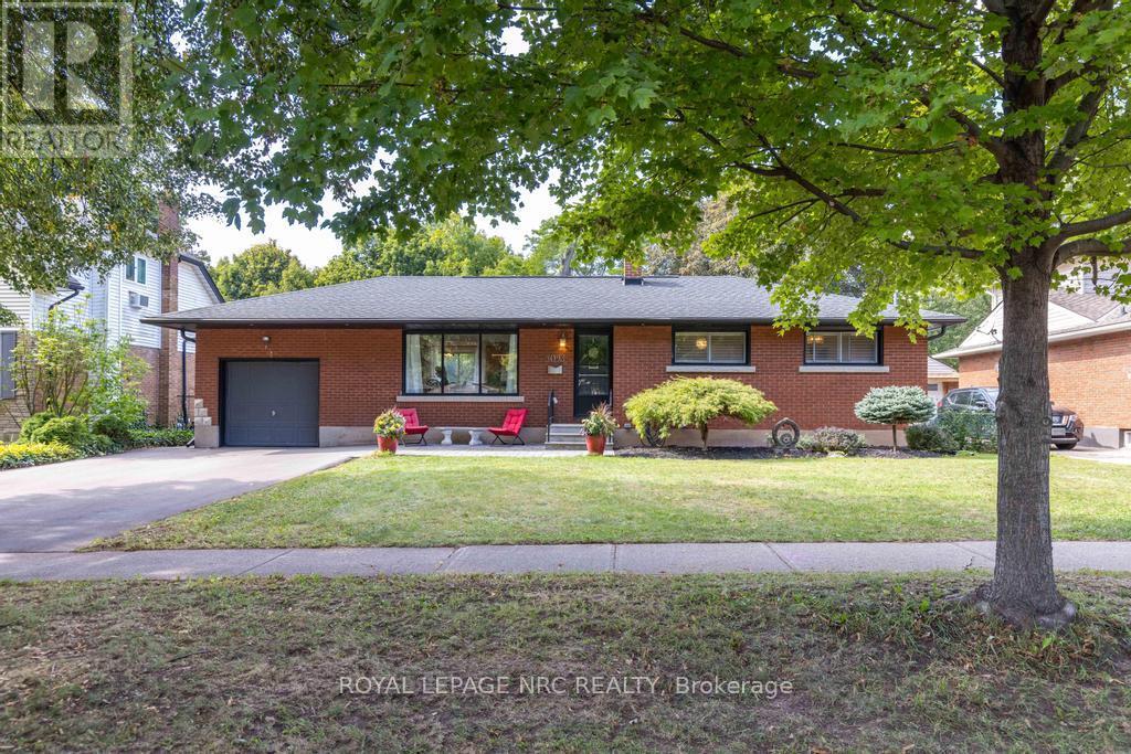 3093 St. Andrew Avenue, Niagara Falls (Stamford), Ontario  L2J 2R7 - Photo 1 - X12441893