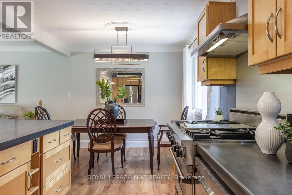 3093 St. Andrew Avenue, Niagara Falls (Stamford), Ontario  L2J 2R7 - Photo 10 - X12441893