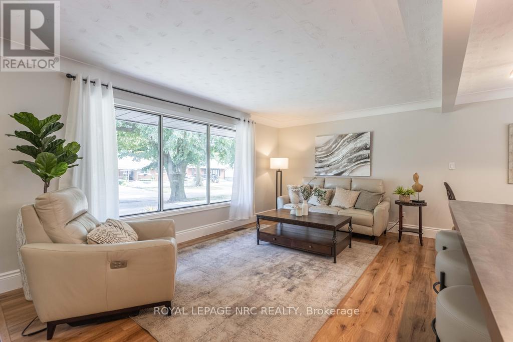 3093 St. Andrew Avenue, Niagara Falls (Stamford), Ontario  L2J 2R7 - Photo 12 - X12441893