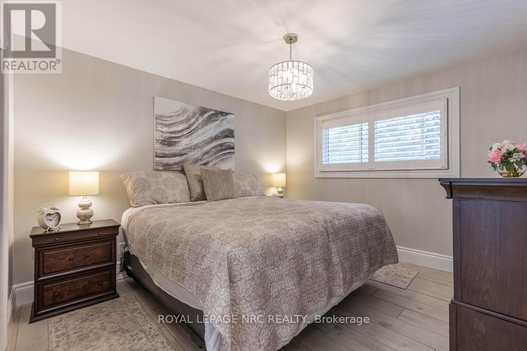 3093 St. Andrew Avenue, Niagara Falls (Stamford), Ontario  L2J 2R7 - Photo 13 - X12441893