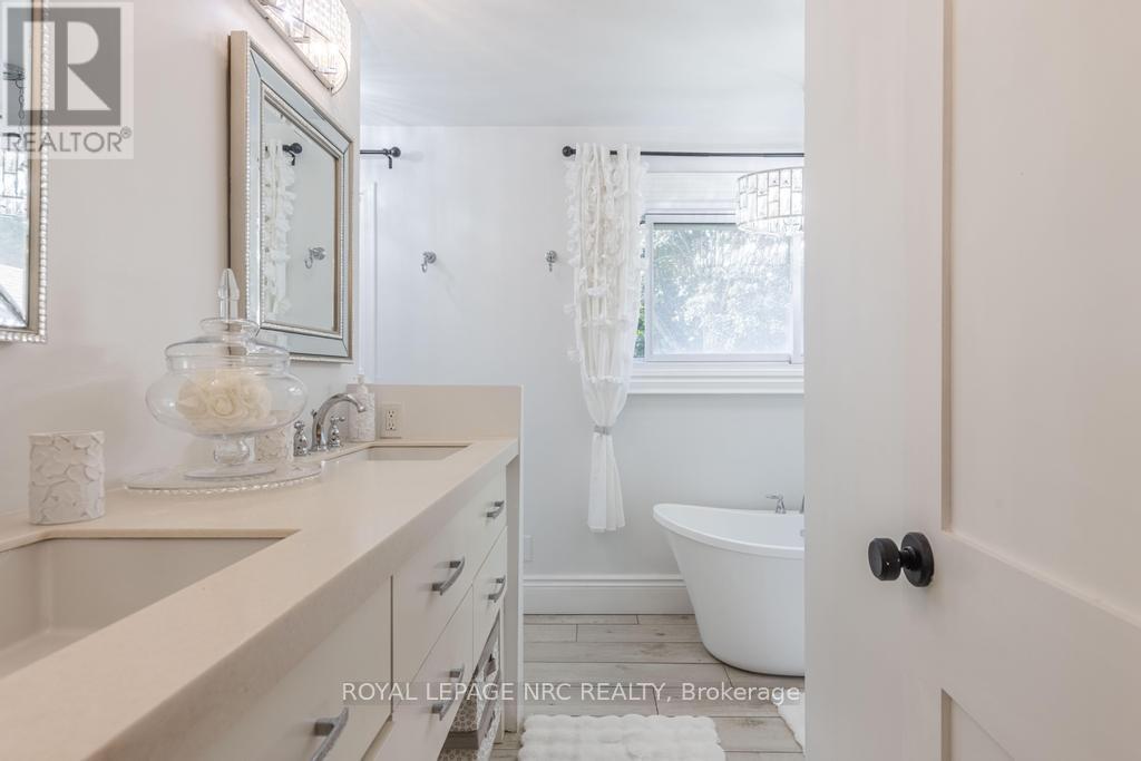 3093 St. Andrew Avenue, Niagara Falls (Stamford), Ontario  L2J 2R7 - Photo 15 - X12441893
