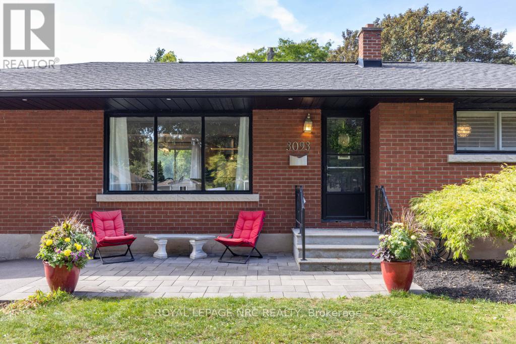 3093 St. Andrew Avenue, Niagara Falls (Stamford), Ontario  L2J 2R7 - Photo 4 - X12441893