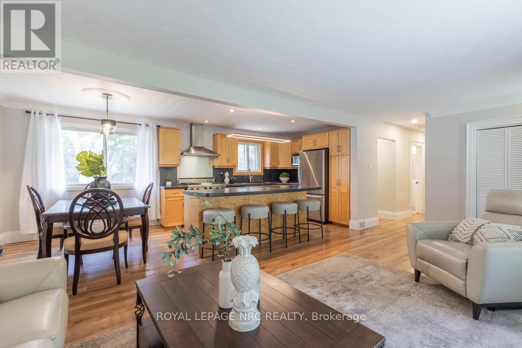 3093 St. Andrew Avenue, Niagara Falls (Stamford), Ontario  L2J 2R7 - Photo 8 - X12441893