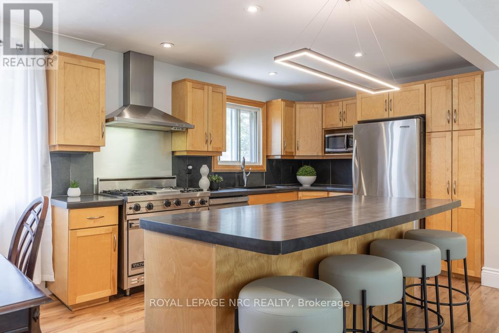 3093 St. Andrew Avenue, Niagara Falls (Stamford), Ontario  L2J 2R7 - Photo 9 - X12441893