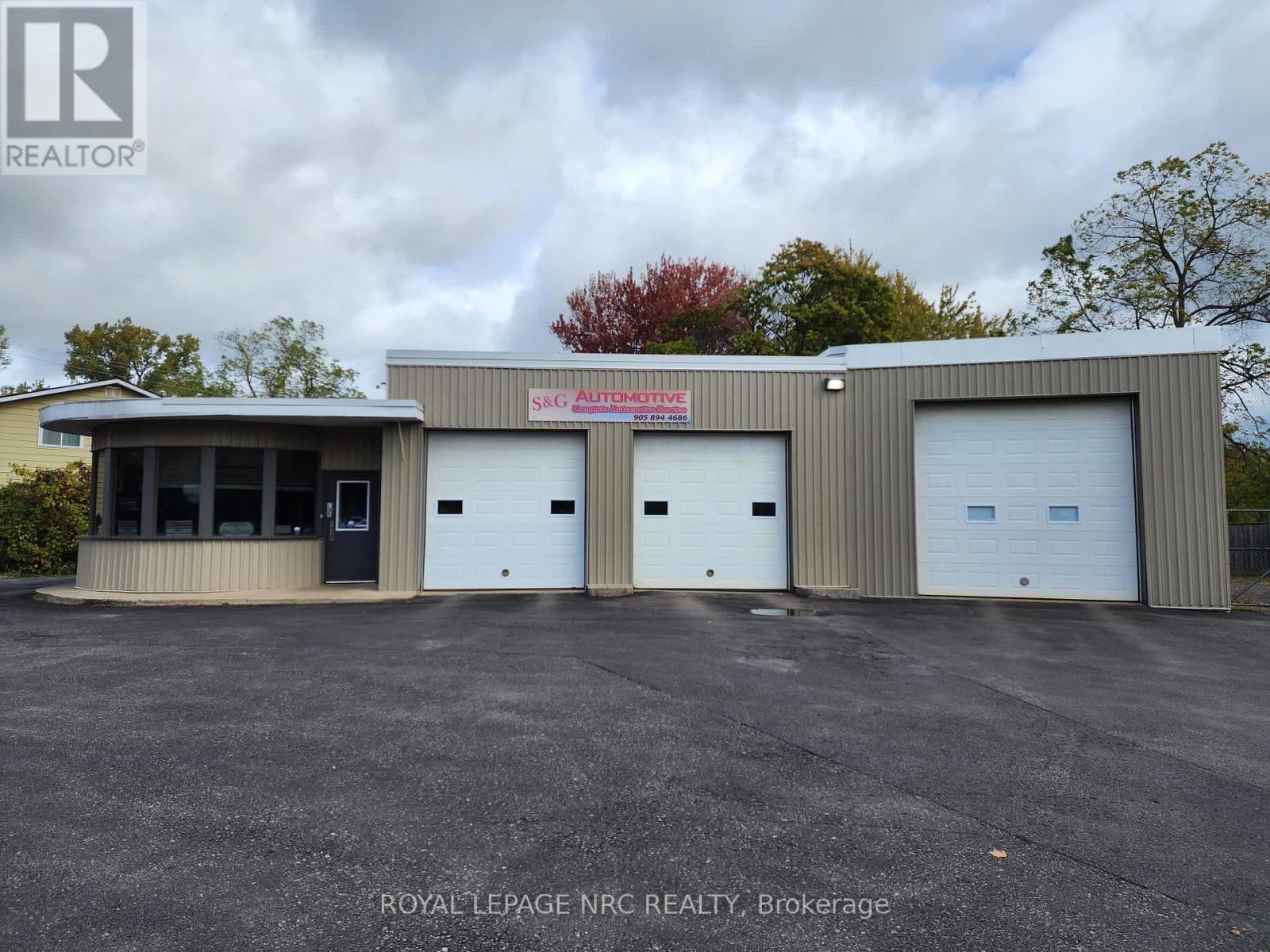 208 Ridge Road N, Fort Erie (Ridgeway), Ontario  L0S 1N0 - Photo 2 - X12441911