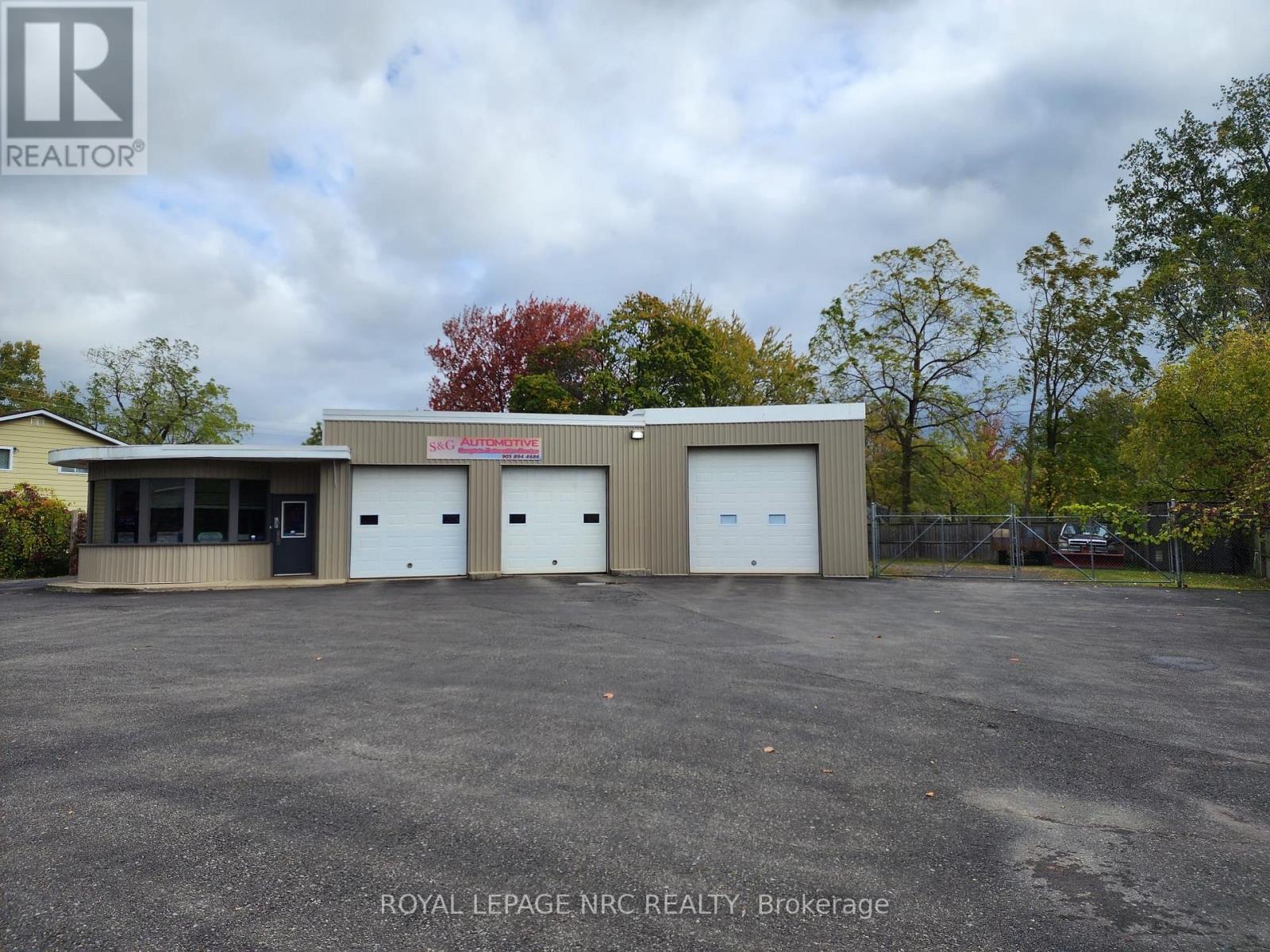 208 Ridge Road N, Fort Erie (Ridgeway), Ontario  L0S 1N0 - Photo 4 - X12441911