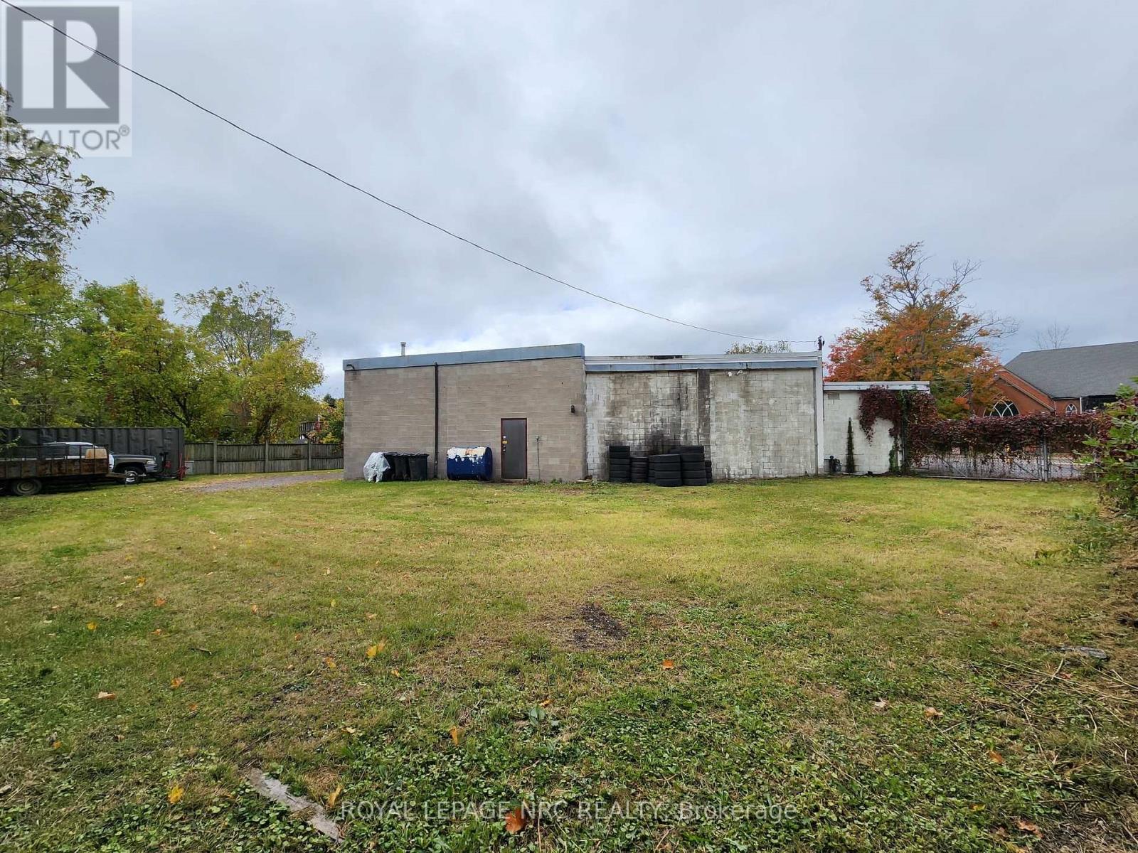 208 Ridge Road N, Fort Erie (Ridgeway), Ontario  L0S 1N0 - Photo 5 - X12441911