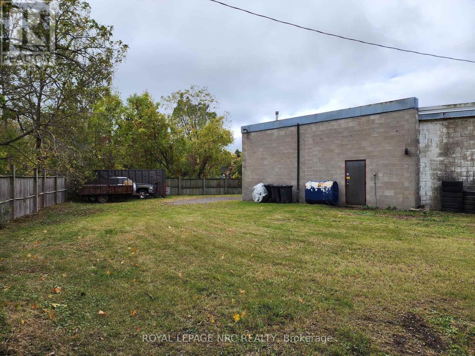 208 Ridge Road N, Fort Erie (Ridgeway), Ontario  L0S 1N0 - Photo 6 - X12441911