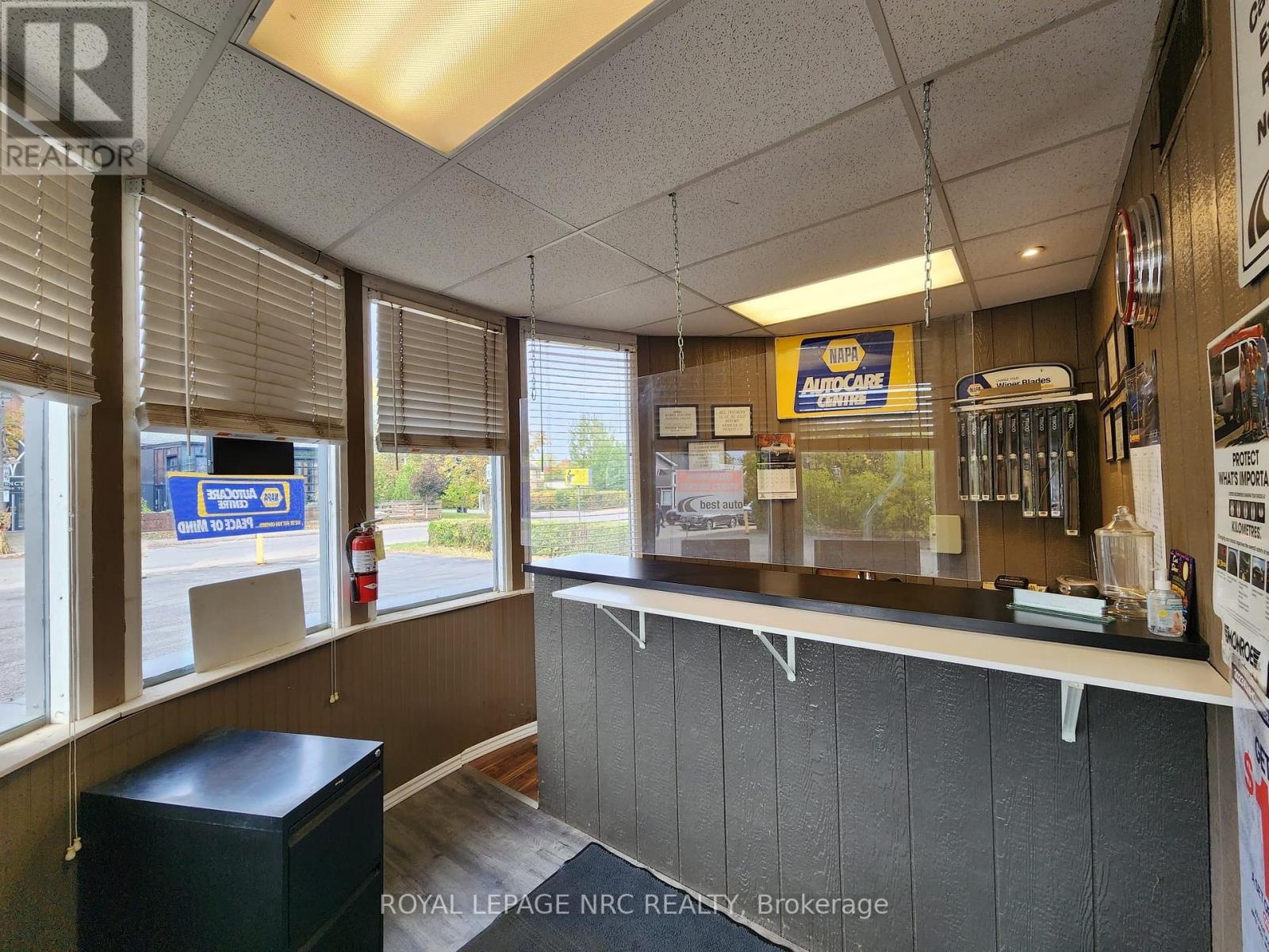 208 Ridge Road N, Fort Erie (Ridgeway), Ontario  L0S 1N0 - Photo 8 - X12441911