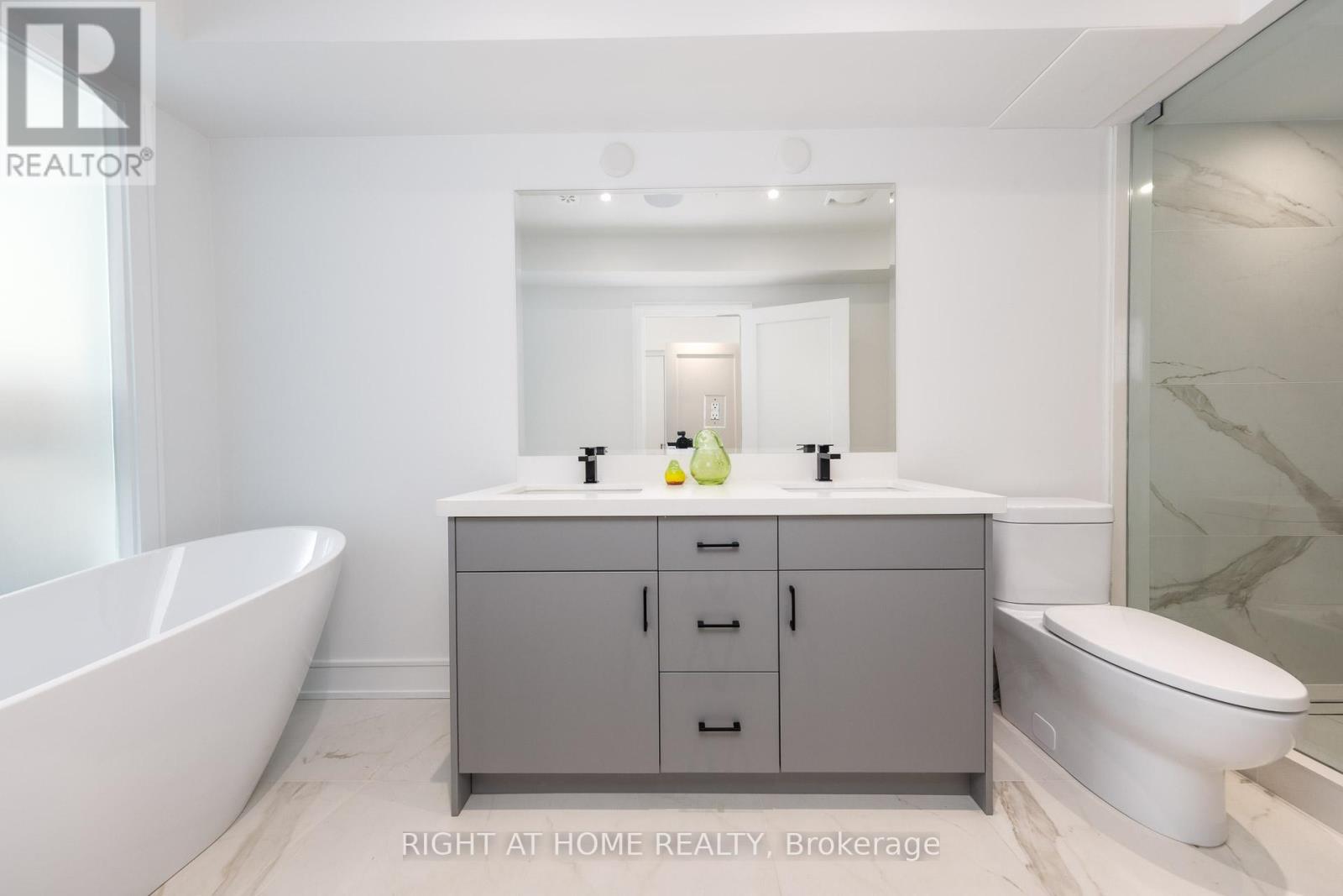 36b Churchill Avenue, Toronto, Ontario  M2N 0L5 - Photo 12 - C12441895