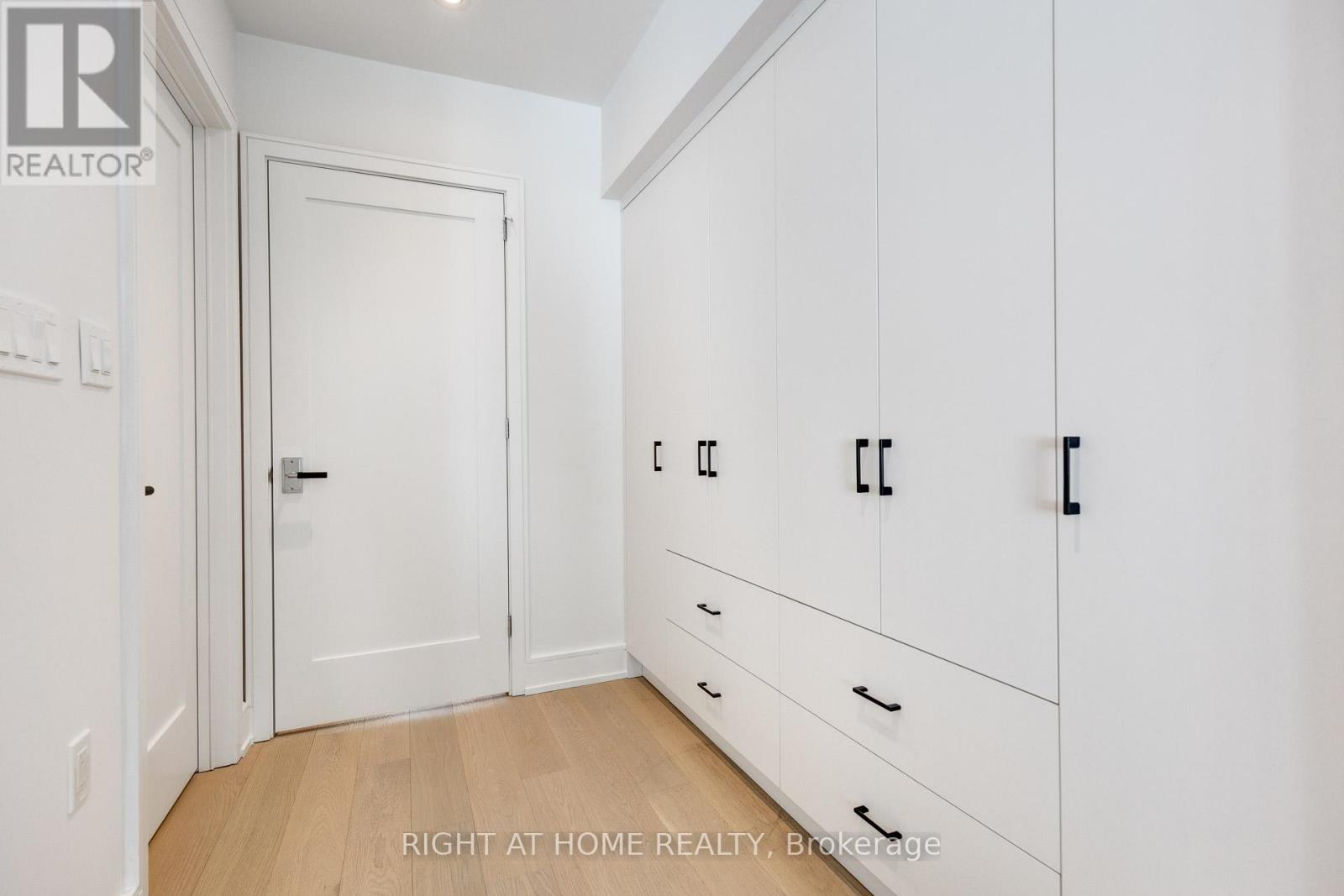 36b Churchill Avenue, Toronto, Ontario  M2N 0L5 - Photo 14 - C12441895