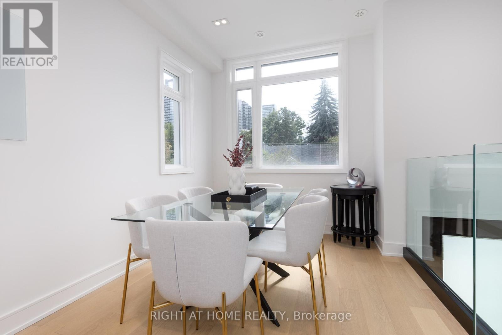 36b Churchill Avenue, Toronto, Ontario  M2N 0L5 - Photo 3 - C12441895