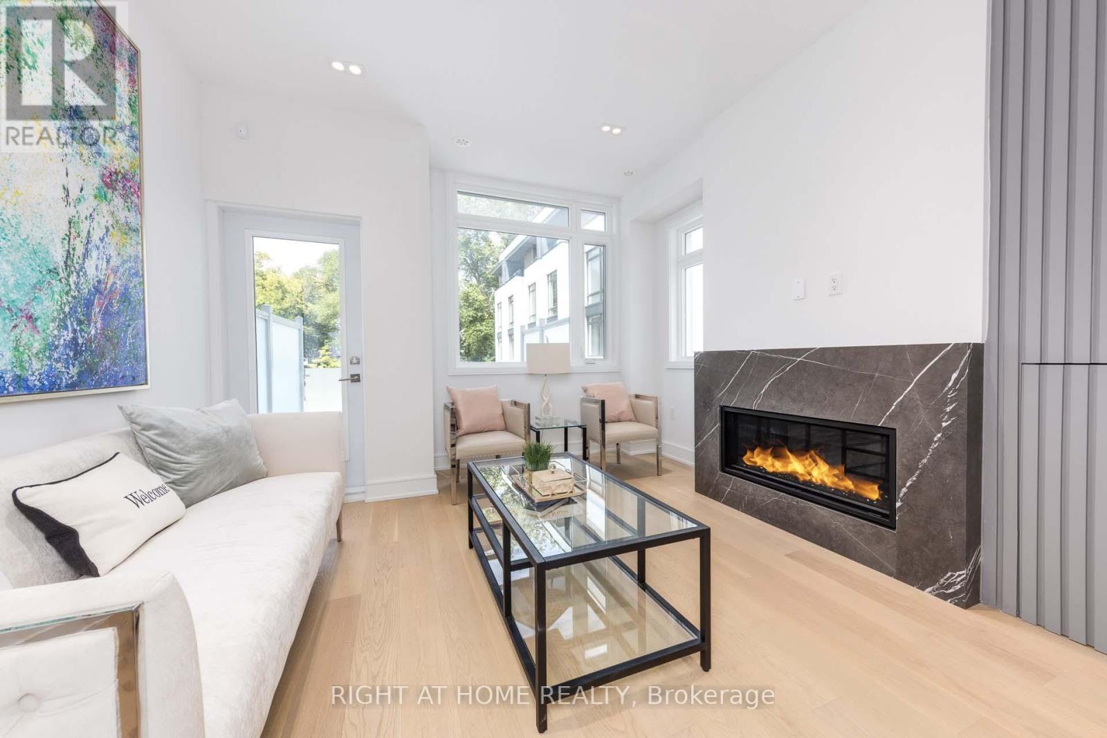36b Churchill Avenue, Toronto, Ontario  M2N 0L5 - Photo 8 - C12441895