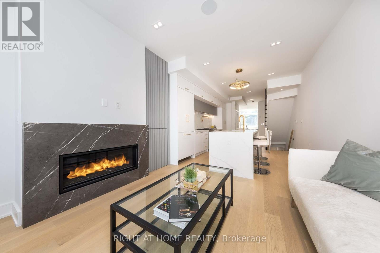 36b Churchill Avenue, Toronto, Ontario  M2N 0L5 - Photo 9 - C12441895