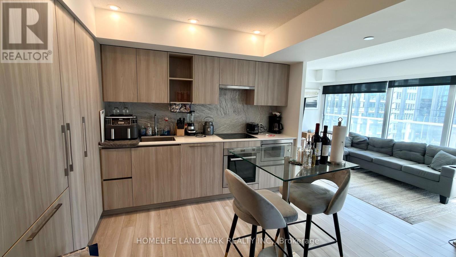 911 - 19 Bathurst Street, Toronto, Ontario  M5V 0N1 - Photo 2 - C12441910