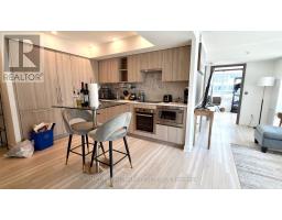 911 - 19 BATHURST STREET
