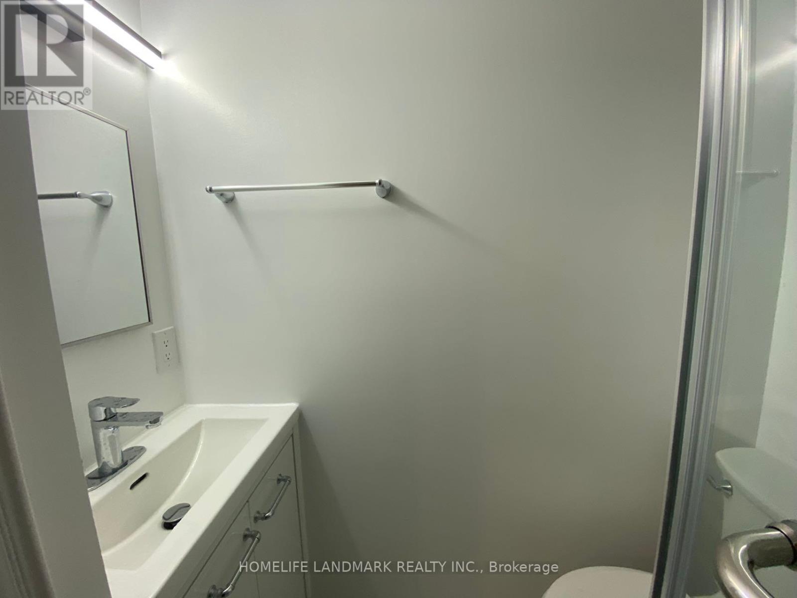 #5 - 353 Spadina Avenue, Toronto, Ontario  M5T 2G3 - Photo 4 - C12441913
