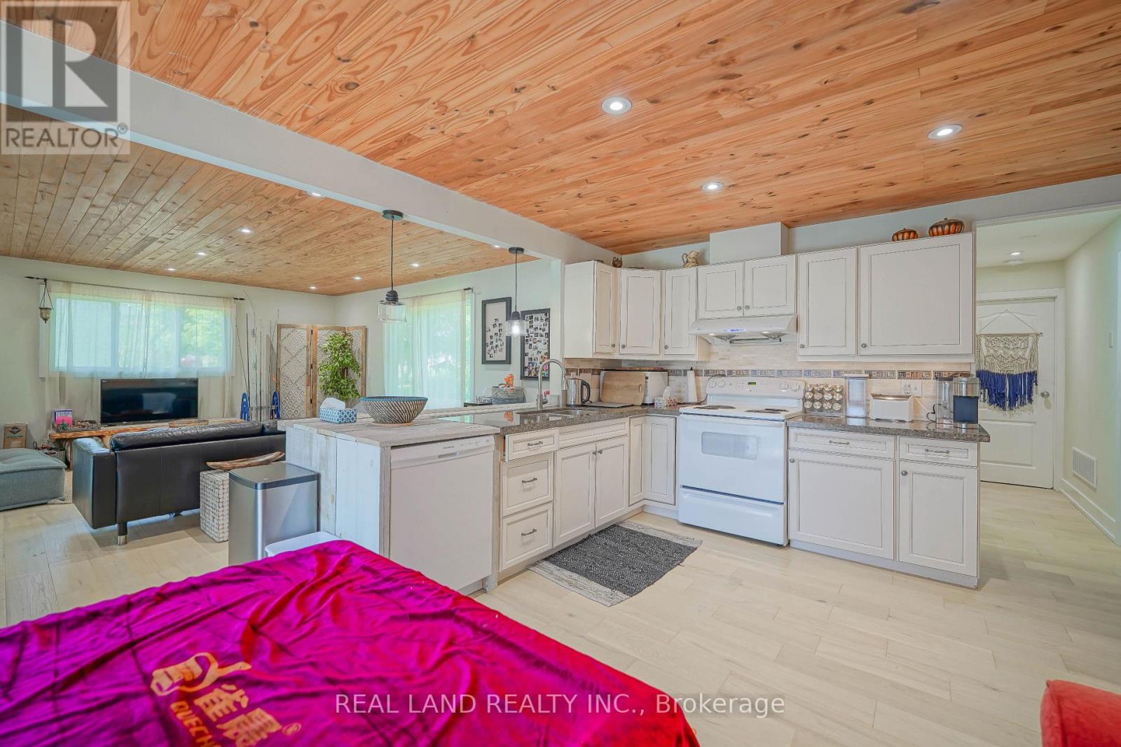 21 Marilyn Crescent, Kawartha Lakes, Ontario  K0L 1T0 - Photo 25 - X12441318