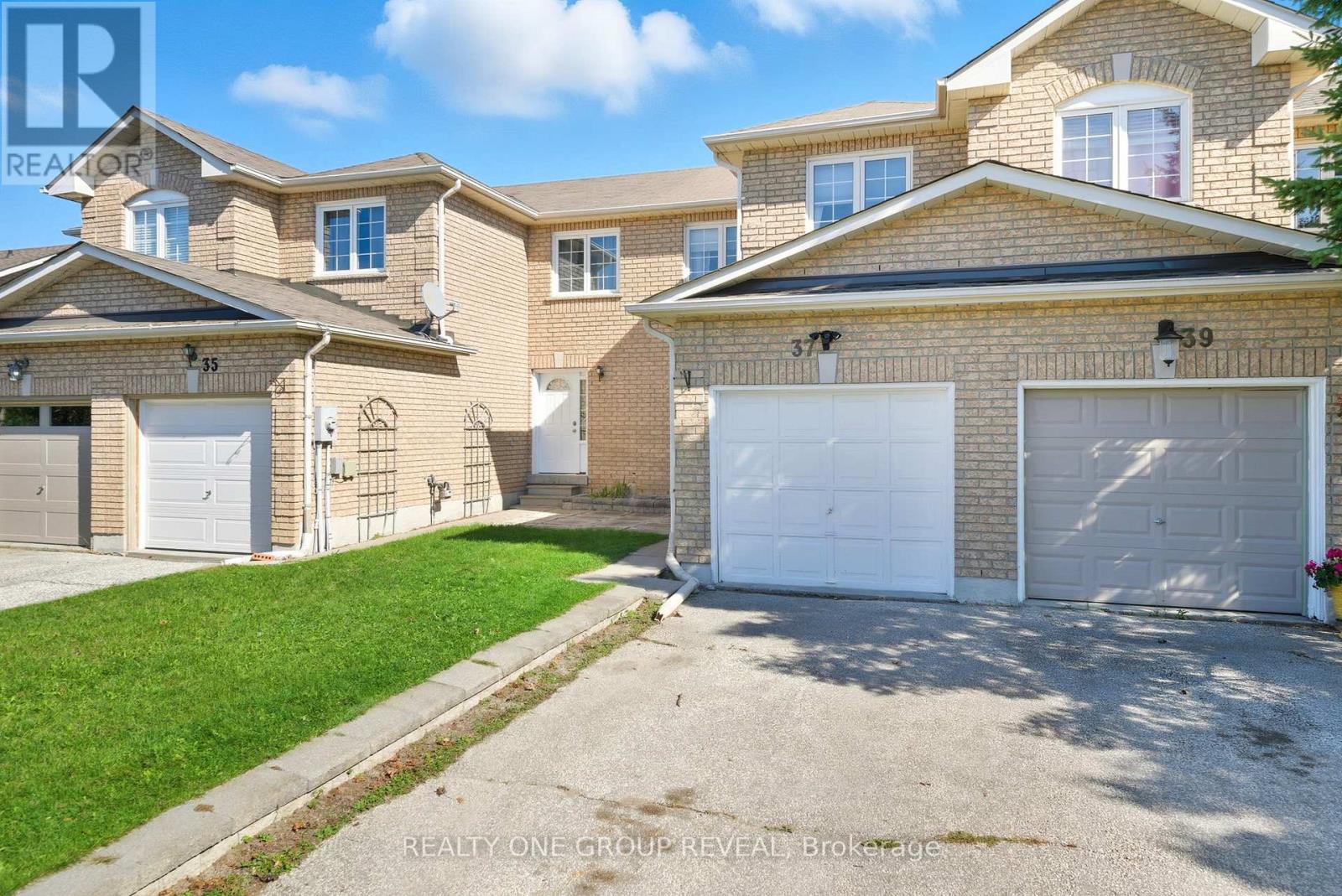 37 Mainprize Crescent, East Gwillimbury, Ontario  L0G 1M0 - Photo 3 - N12441900