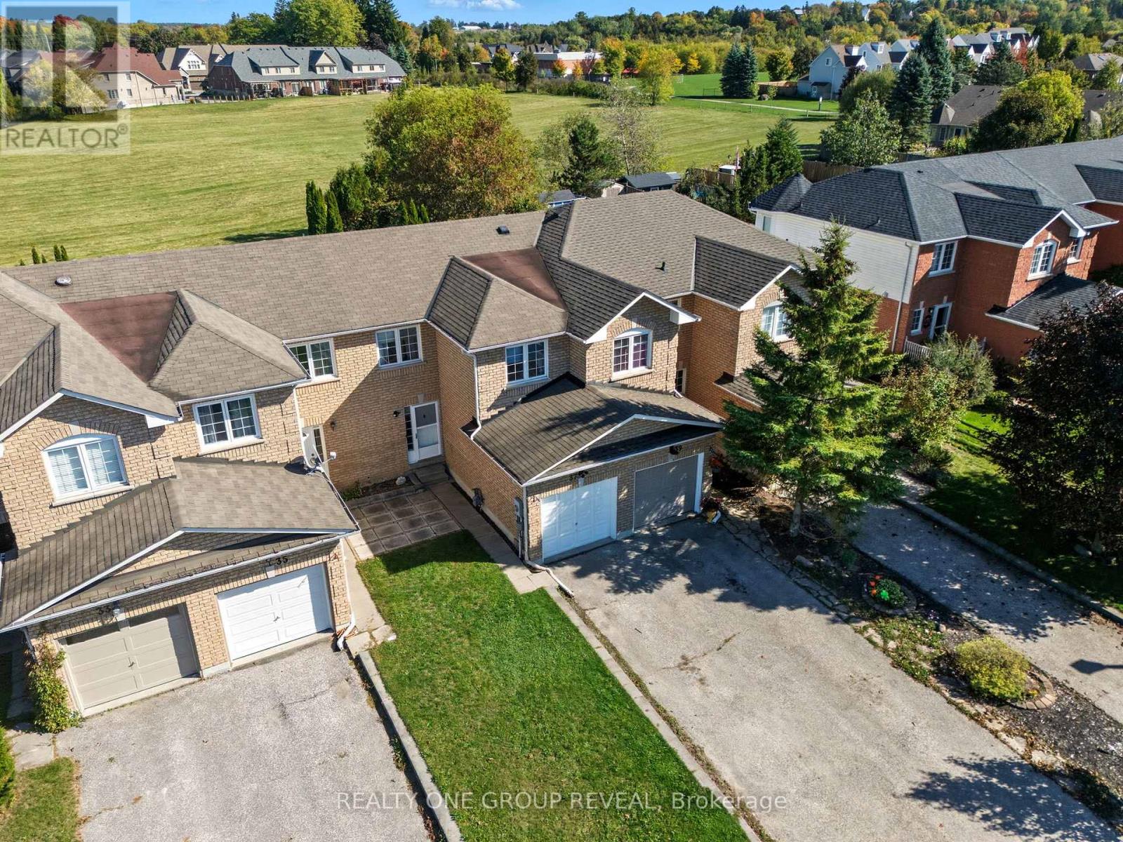 37 Mainprize Crescent, East Gwillimbury, Ontario  L0G 1M0 - Photo 4 - N12441900