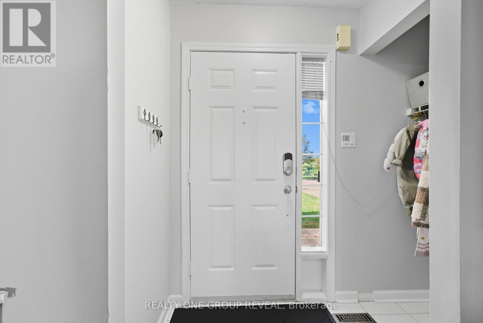 37 Mainprize Crescent, East Gwillimbury, Ontario  L0G 1M0 - Photo 8 - N12441900