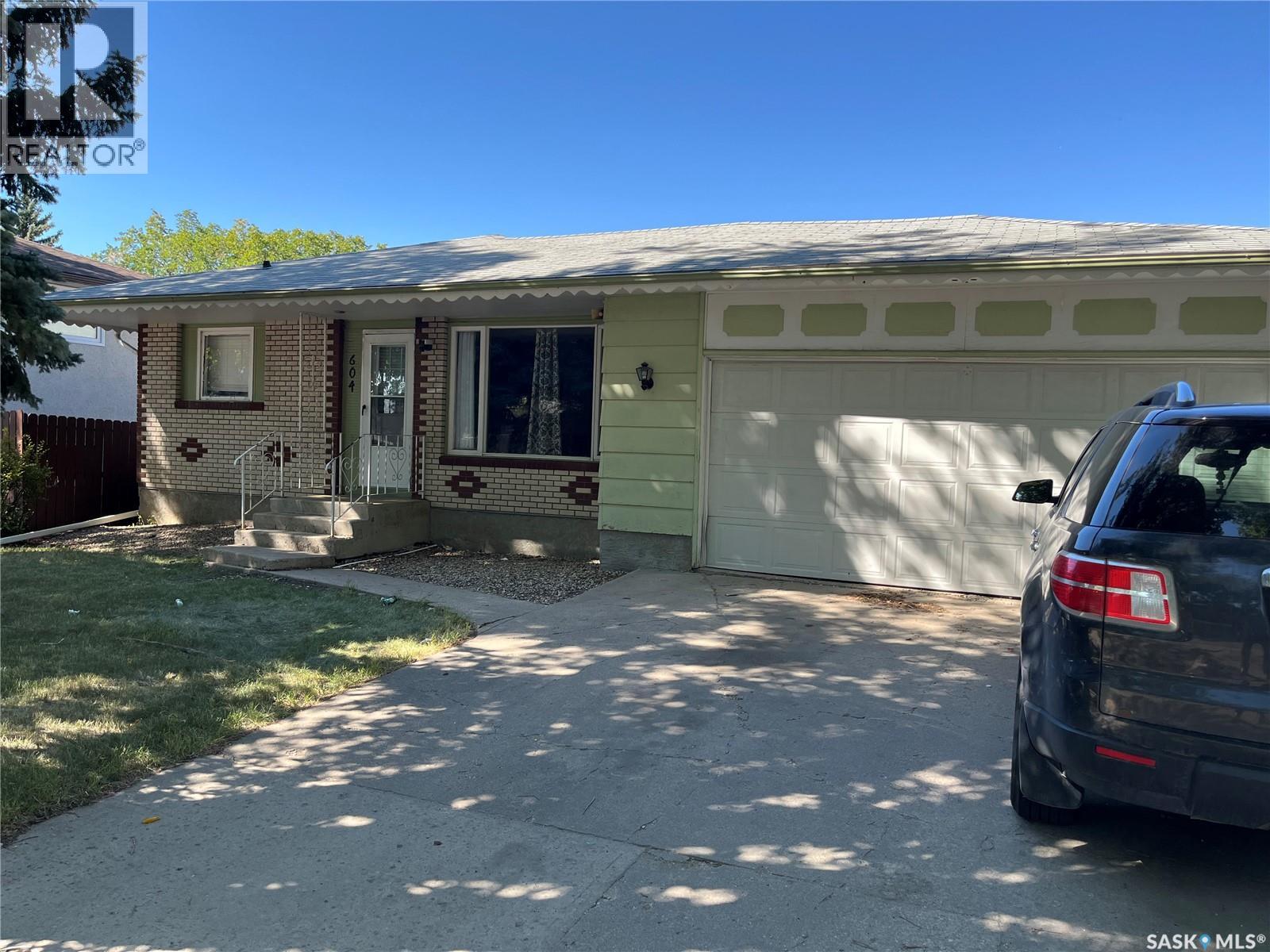 604 Dalgliesh Drive, Regina, Saskatchewan  S4R 6L8 - Photo 1 - SK019890