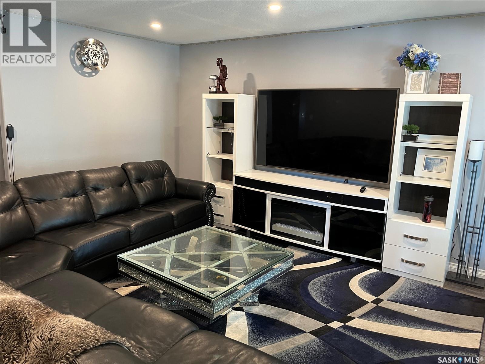 604 Dalgliesh Drive, Regina, Saskatchewan  S4R 6L8 - Photo 2 - SK019890