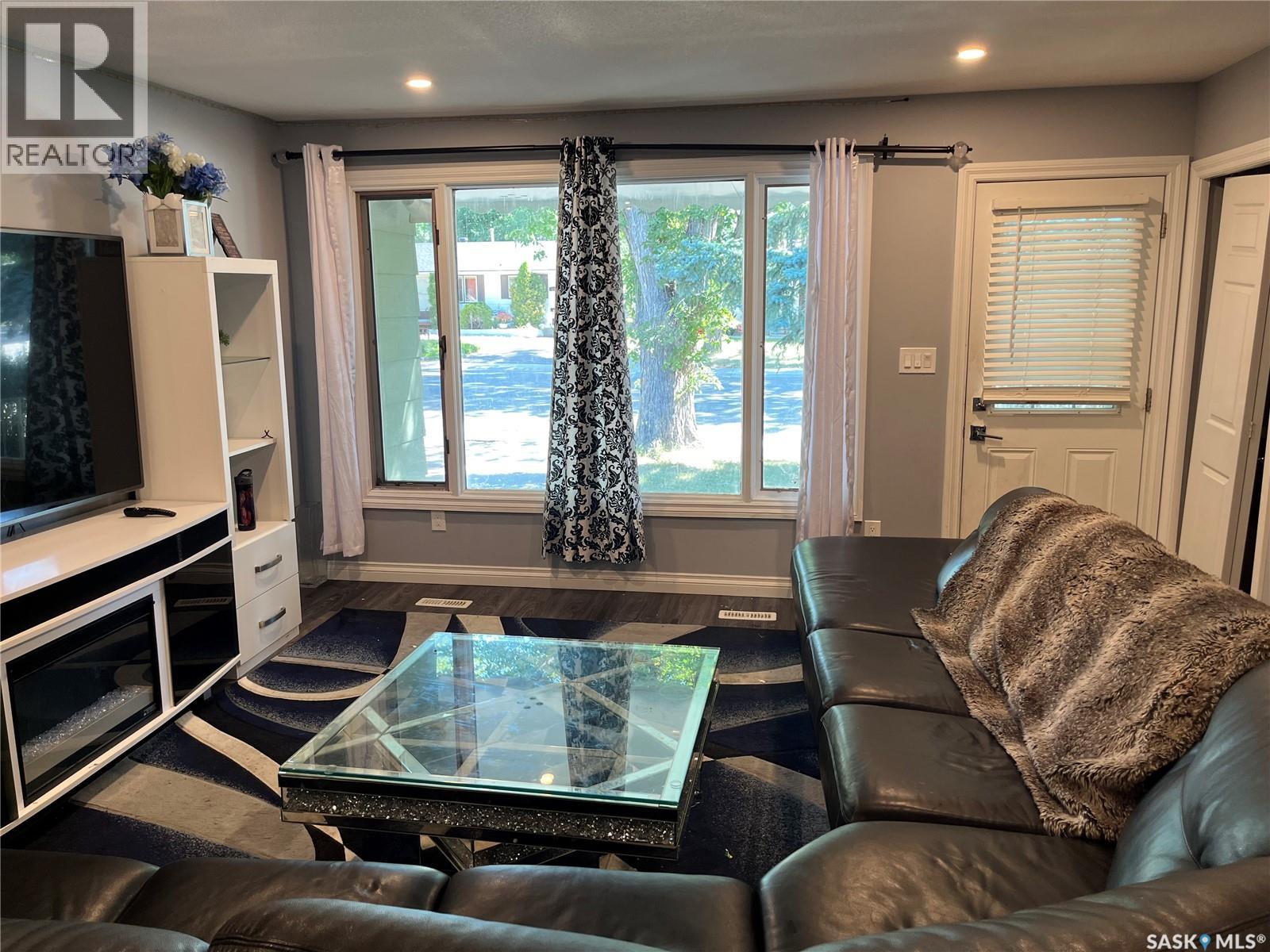604 Dalgliesh Drive, Regina, Saskatchewan  S4R 6L8 - Photo 6 - SK019890