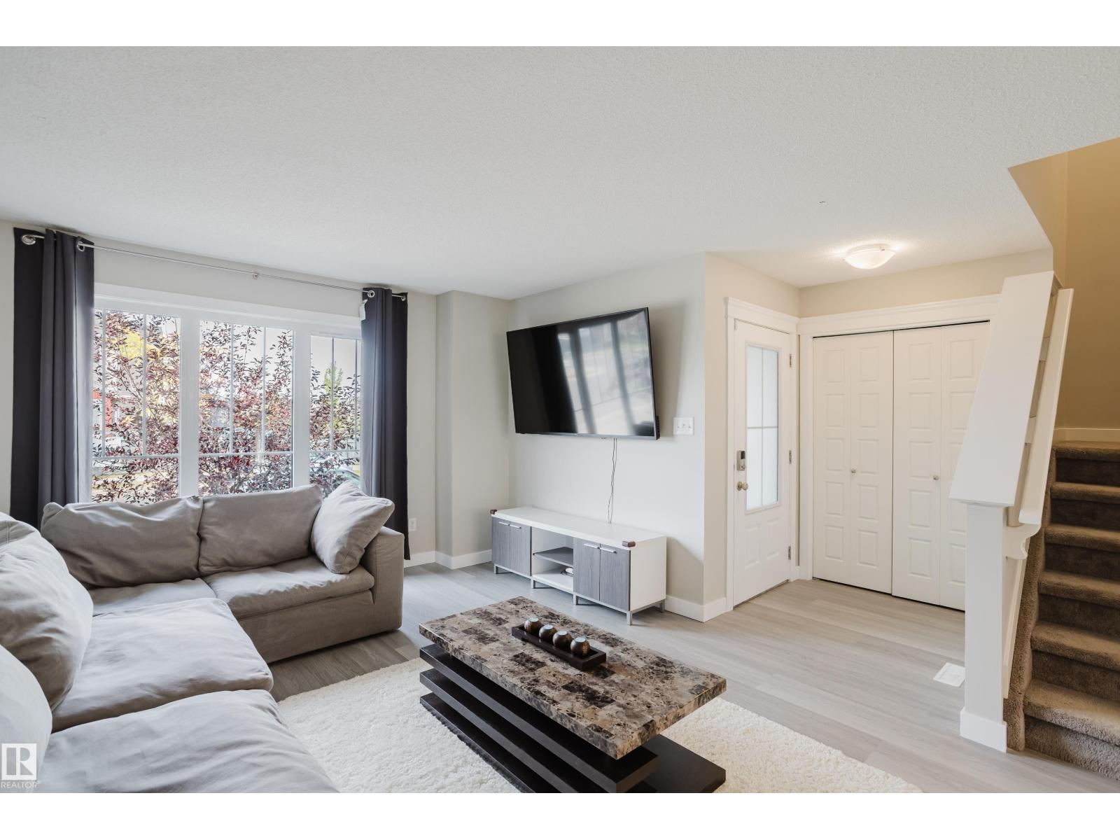 287 Desrochers Bv Sw, Edmonton, Alberta  T6W 3H9 - Photo 3 - E4460575