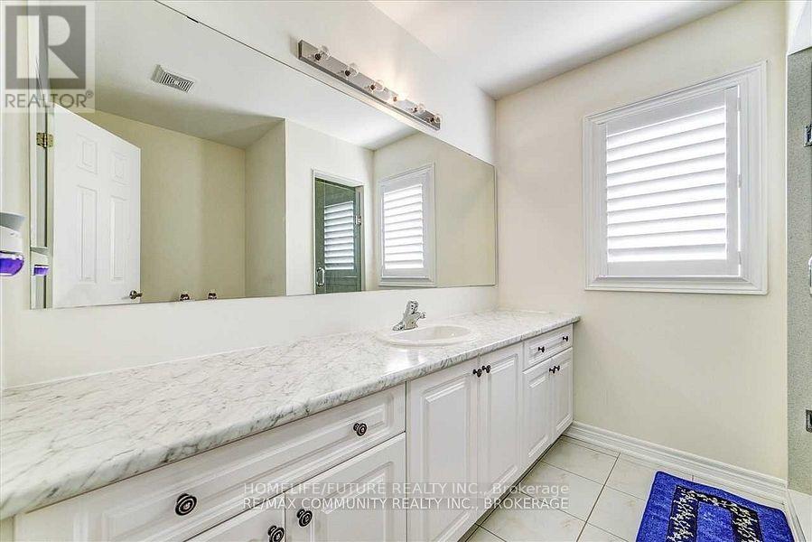 84 Wimbledon Court, Whitby, Ontario  L1P 0A6 - Photo 16 - E12441877