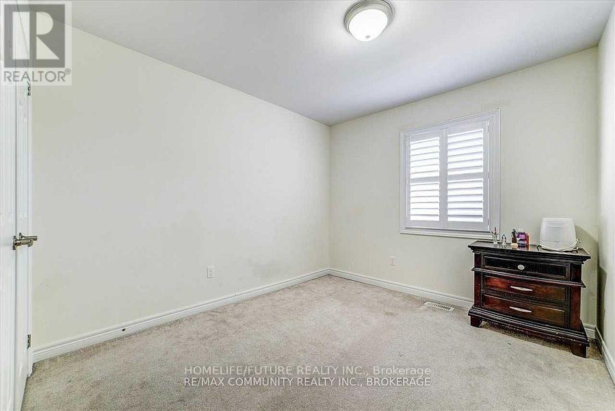 84 Wimbledon Court, Whitby, Ontario  L1P 0A6 - Photo 18 - E12441877