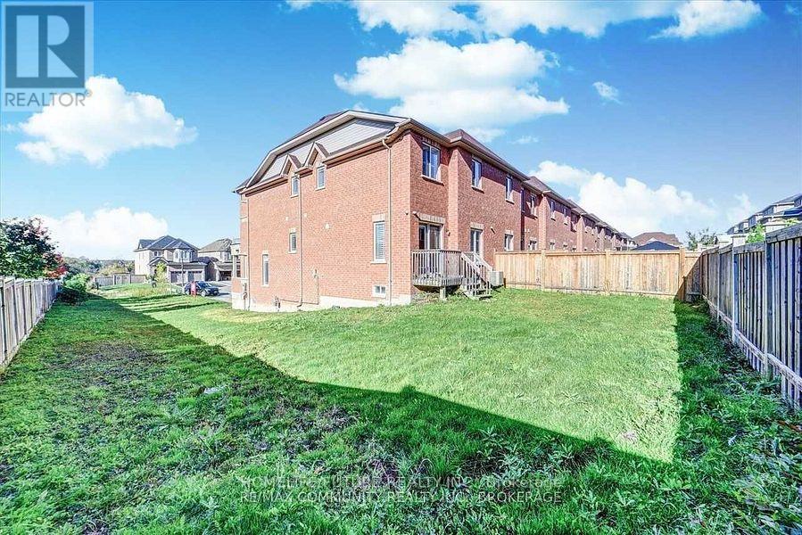 84 Wimbledon Court, Whitby, Ontario  L1P 0A6 - Photo 22 - E12441877