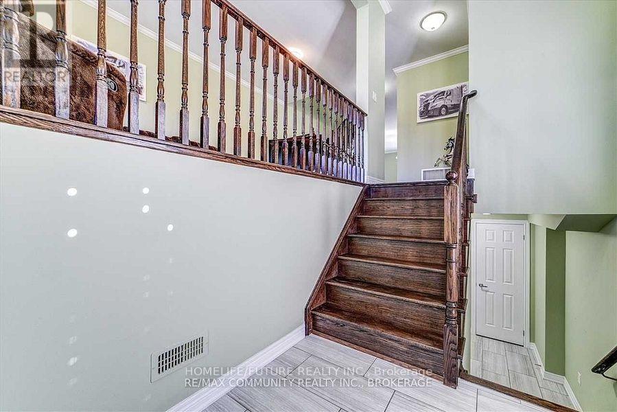 84 Wimbledon Court, Whitby, Ontario  L1P 0A6 - Photo 3 - E12441877