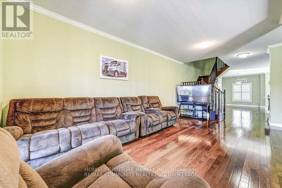 84 Wimbledon Court, Whitby, Ontario  L1P 0A6 - Photo 5 - E12441877