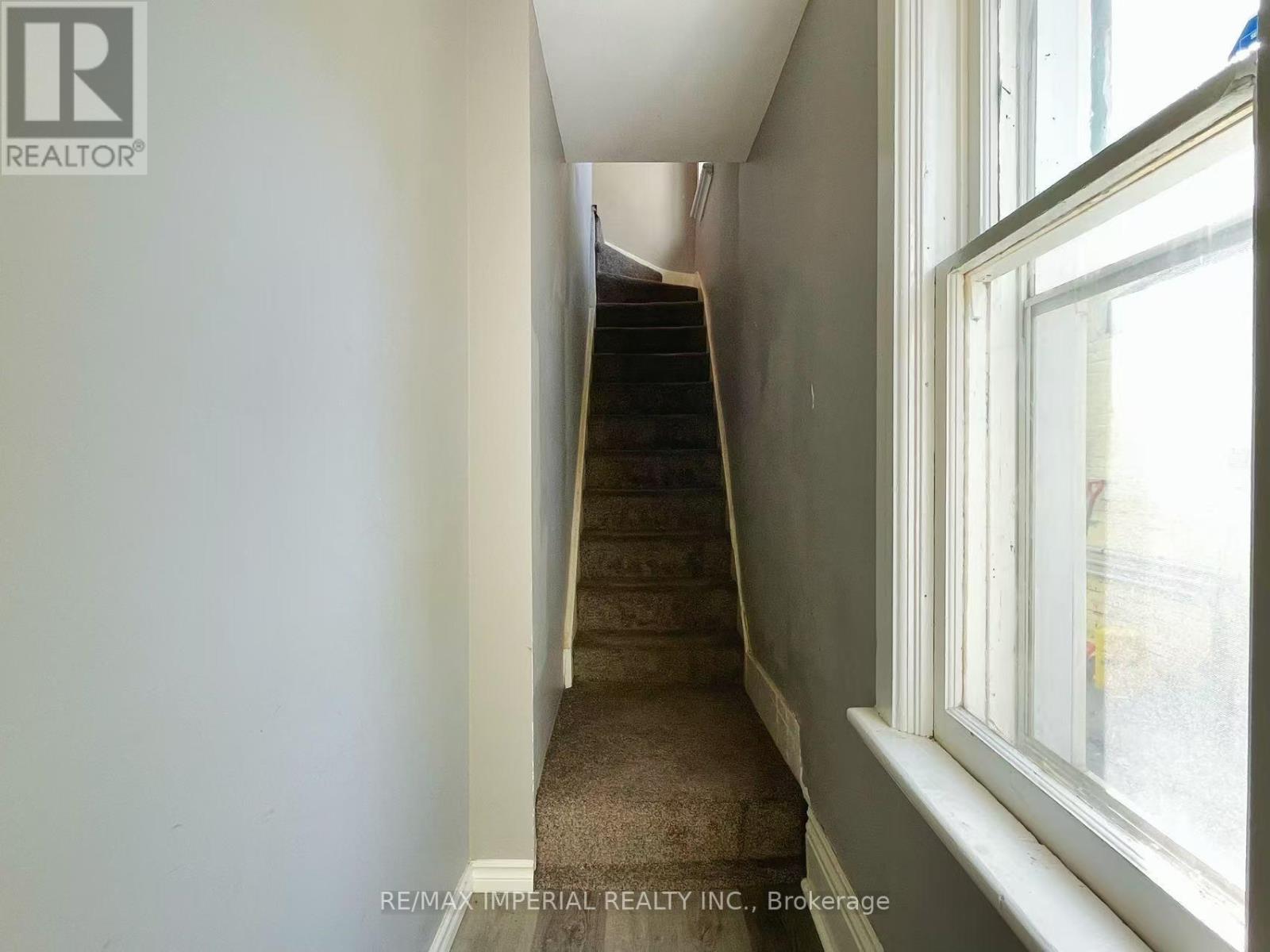 2 (Upper) - 28 Mary Street, Brantford, Ontario  N3S 3A8 - Photo 2 - X12314461