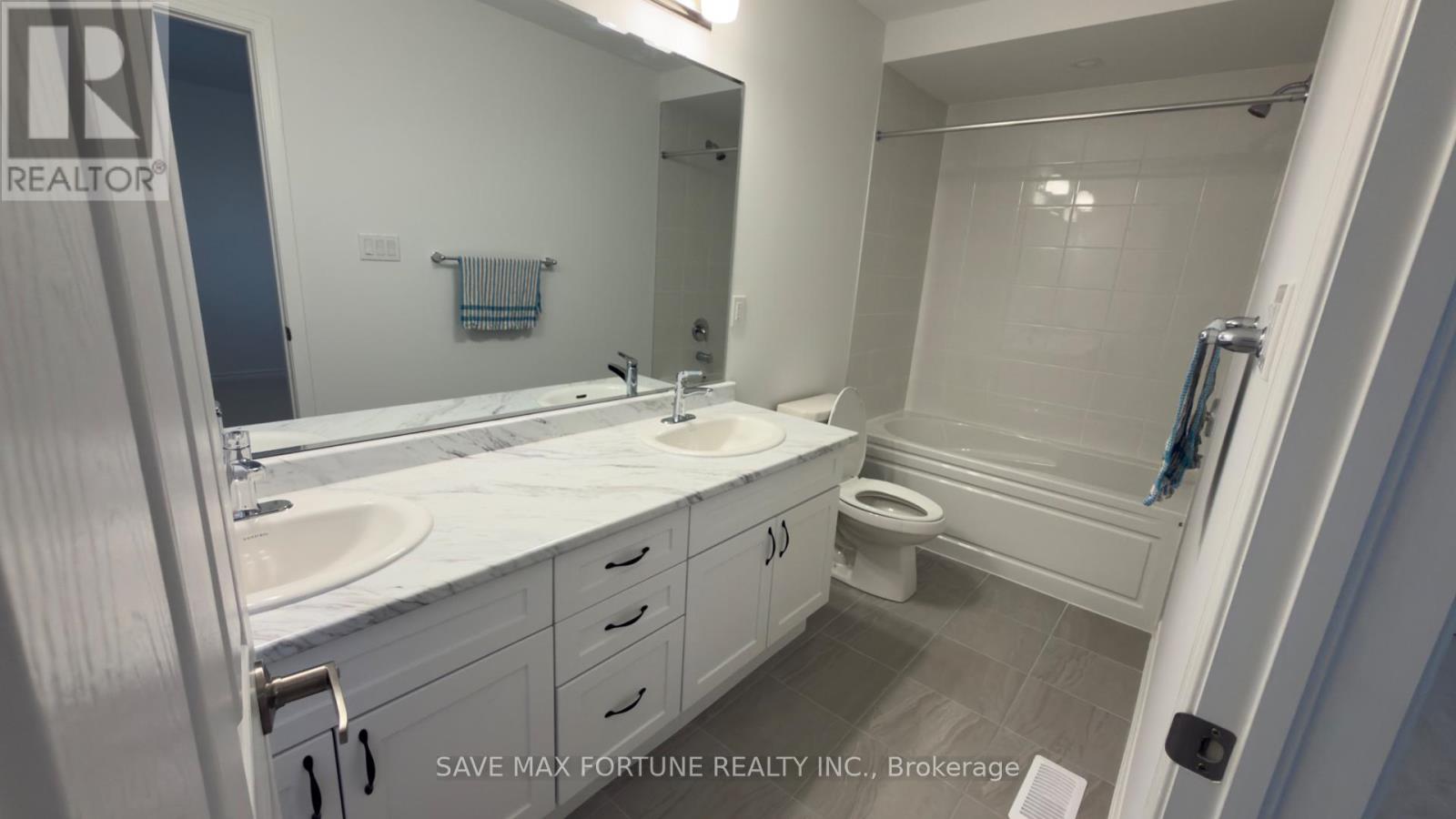 196 Stamson Street, Kitchener, Ontario  N2R 0V3 - Photo 5 - X12441896