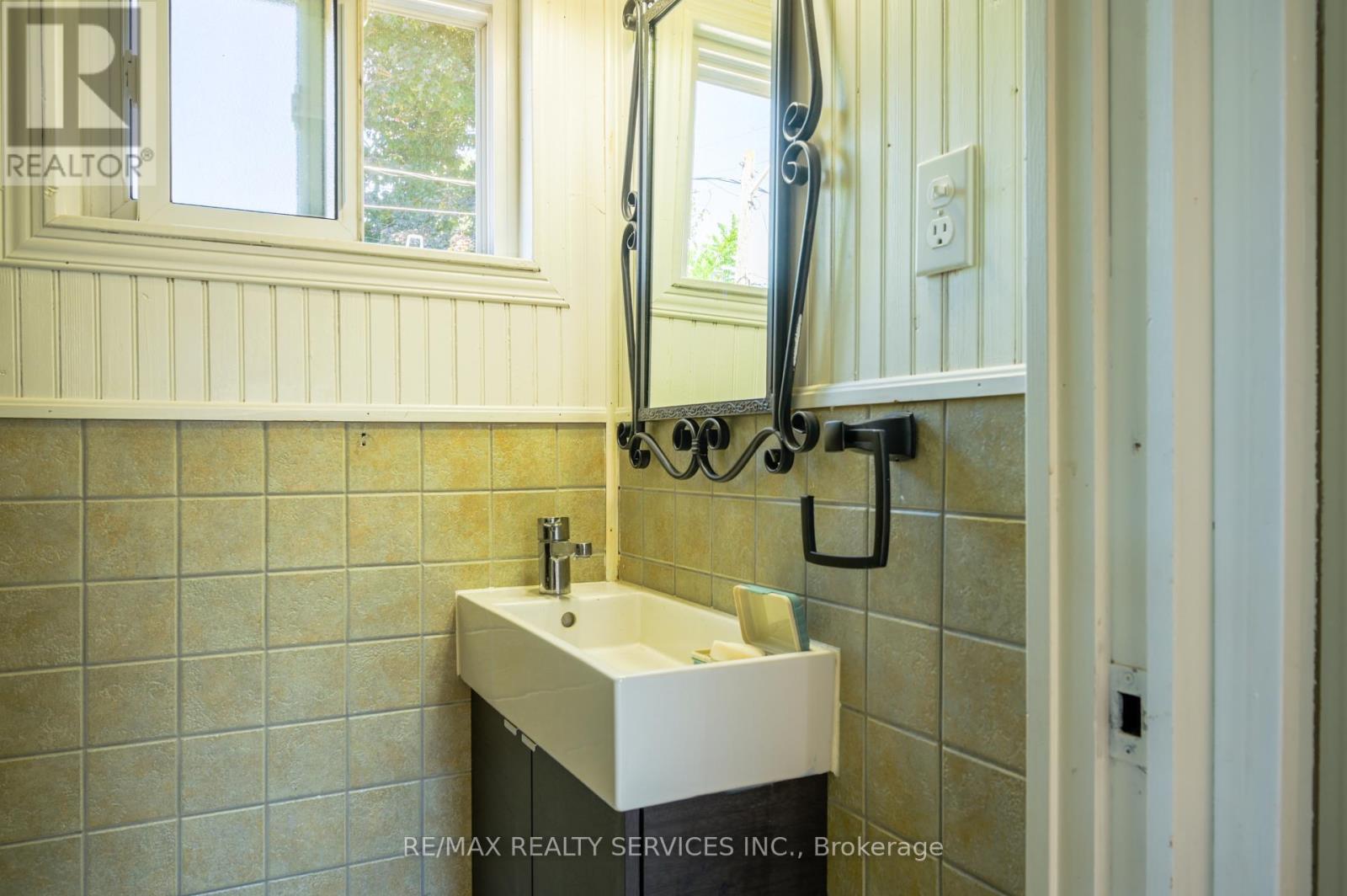 73 Brock Street, Woodstock, Ontario  N4S 3B7 - Photo 10 - X12441902