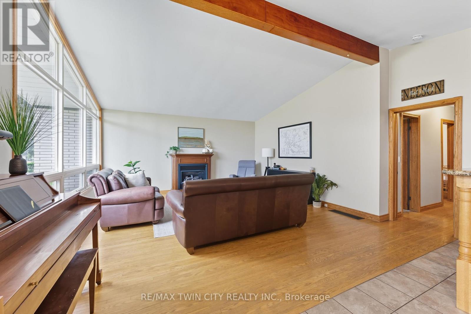 31 Buckingham Street, Brantford, Ontario  N3R 3A9 - Photo 6 - X12441903