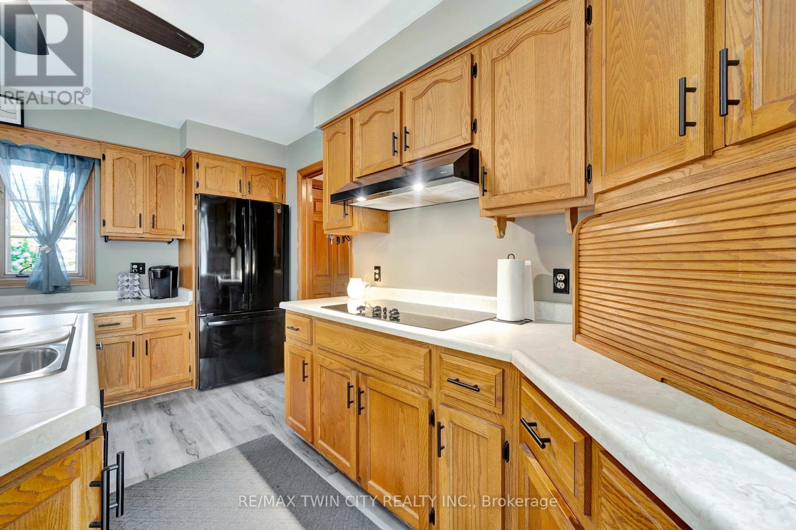 132 Oak Street, Norfolk, Ontario  N3Y 4S3 - Photo 19 - X12441904