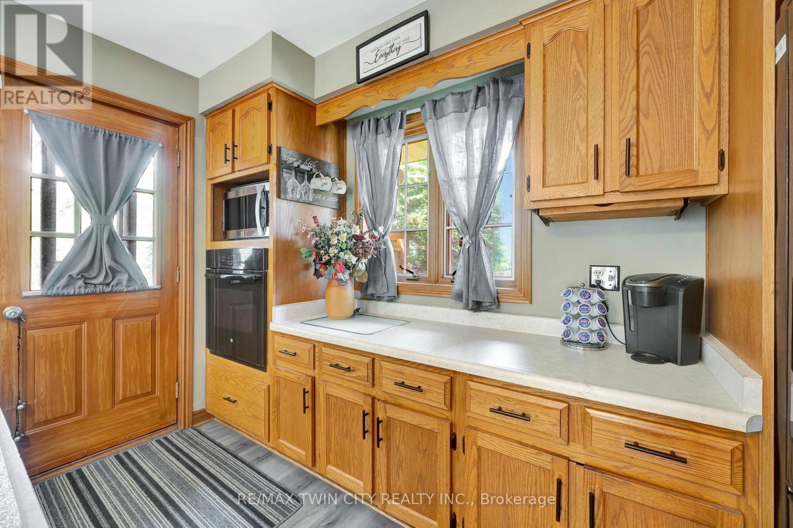 132 Oak Street, Norfolk, Ontario  N3Y 4S3 - Photo 21 - X12441904