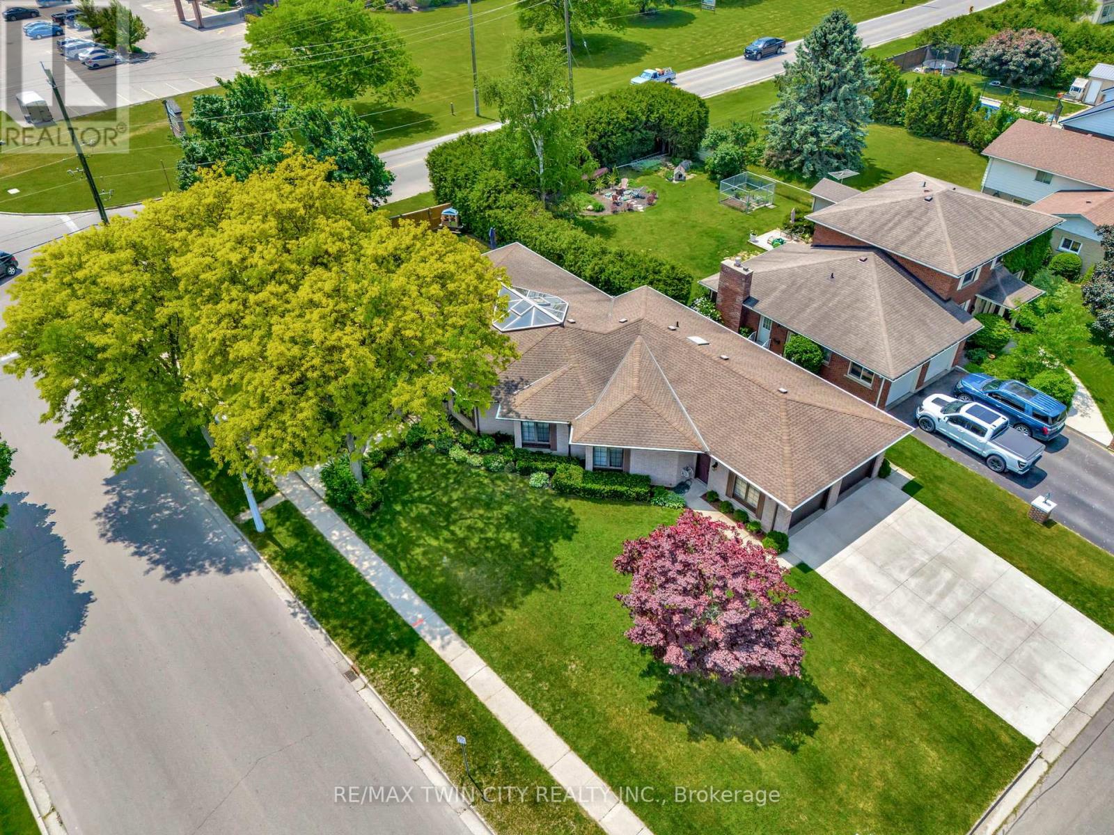 132 Oak Street, Norfolk, Ontario  N3Y 4S3 - Photo 4 - X12441904