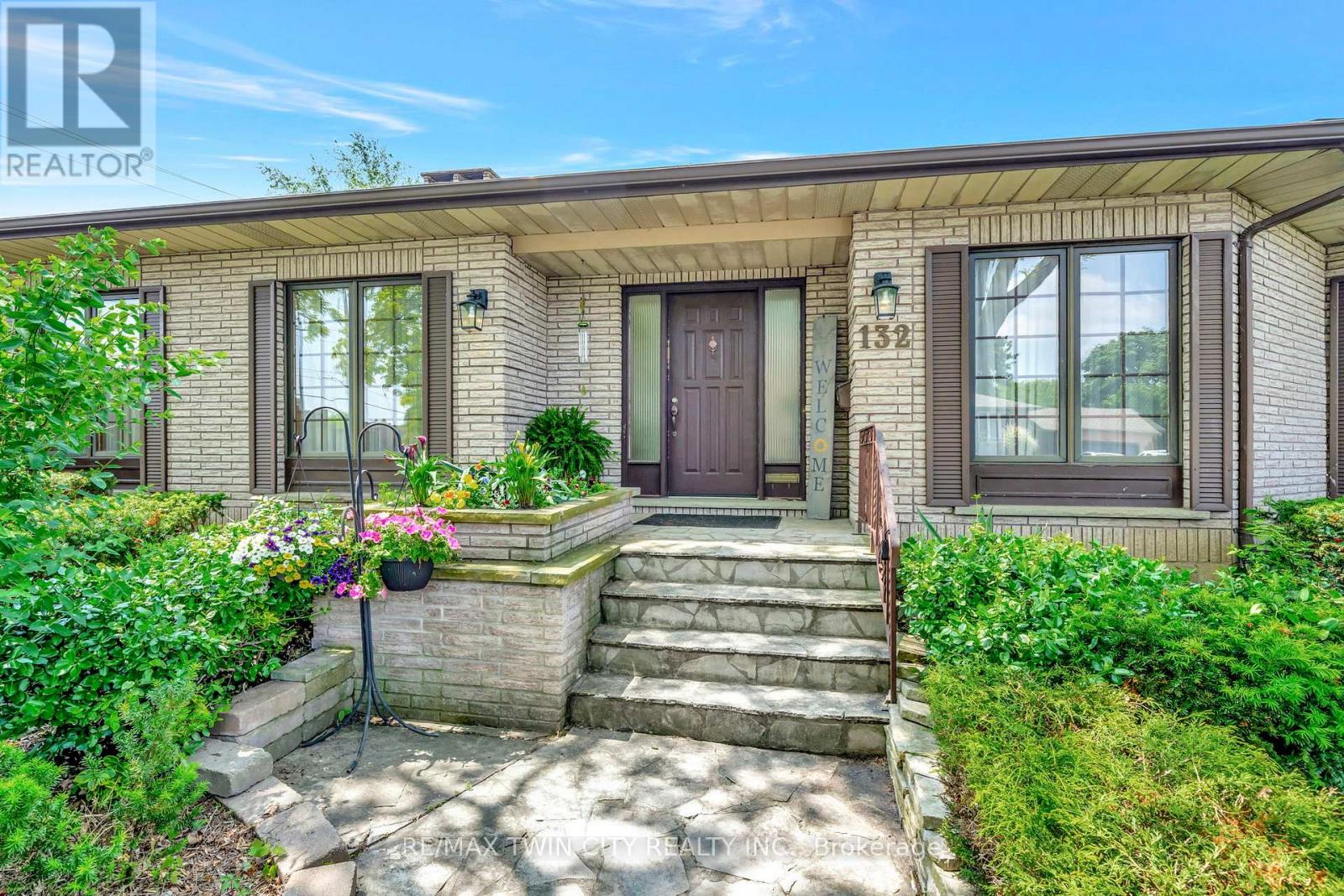 132 Oak Street, Norfolk, Ontario  N3Y 4S3 - Photo 7 - X12441904