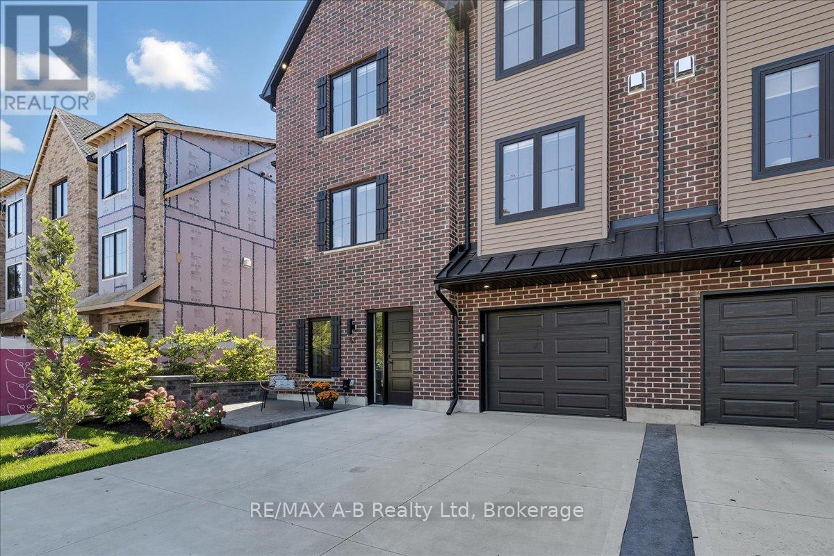 53 Worsley Street, Stratford, Ontario  N5A 1B8 - Photo 2 - X12441922